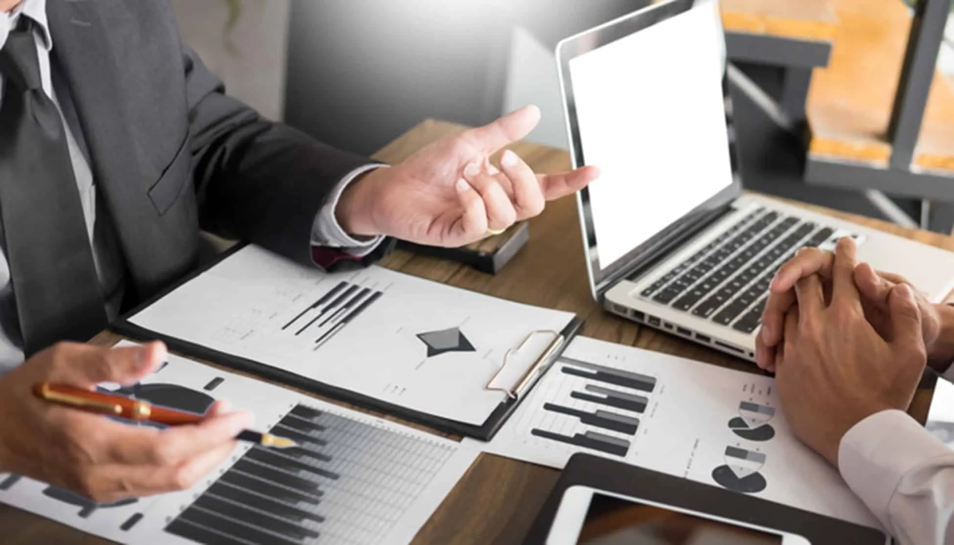 The-Complete-Guide-to-Outsourced-Finance-and-Accounting-Services-2020-1